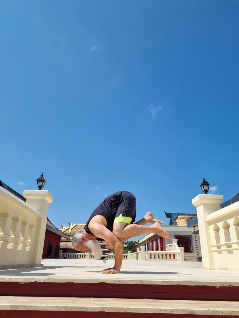 Hakan Yaşarcan (a.k.a acroyogateacher) performing crow pose (kakasana)